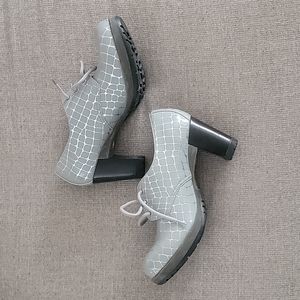 Dr Martens Gray and Silver Danielle 5 size US11